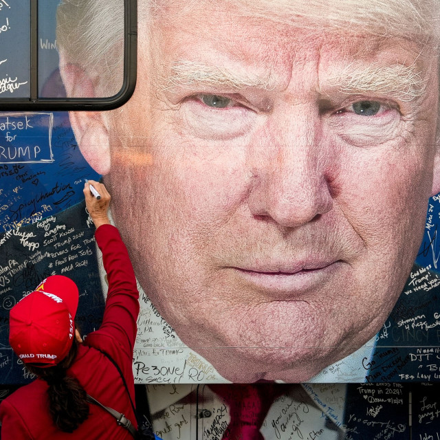 Influencers εναντίον υπουργών: Ο «εμφύλιος» στο MAGA του Τραμπ για τον πόλεμο στο Ιράν