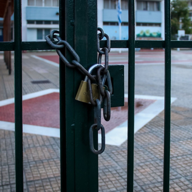 Ηράκλειο: Μετέτρεψαν εικόνες συμμαθητριών και δασκάλων τους σε γυμνές φωτογραφίες μέσω ΑΙ