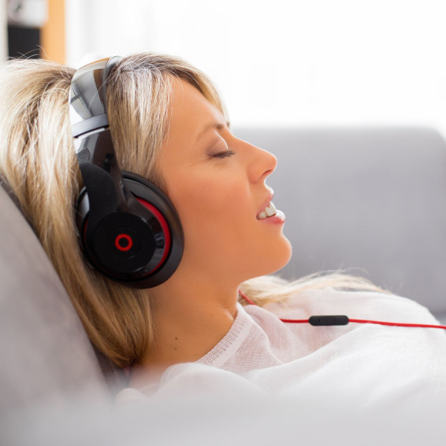 Τι απίθανο συμβαίνει αν ακούτε μουσική για 24 λεπτά την ημέρα