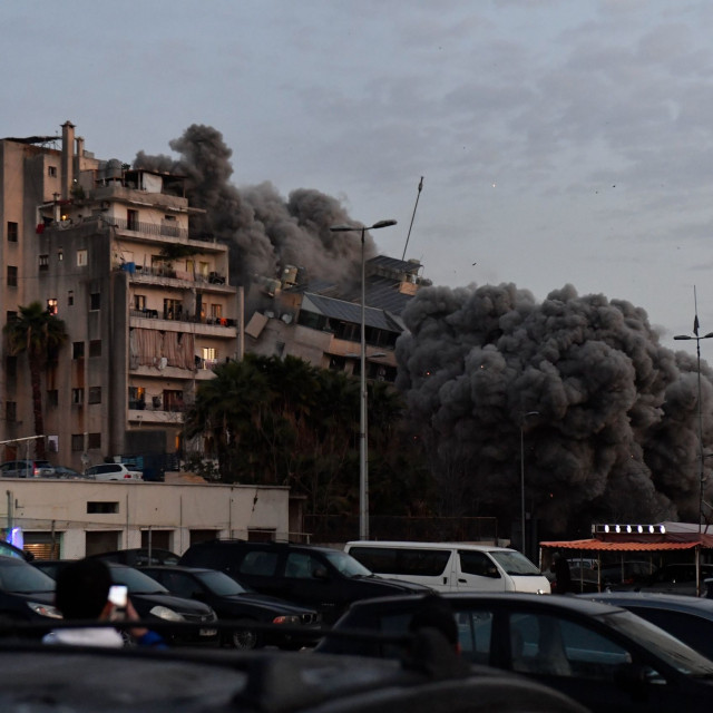 Λίβανος: Κατάρρευση κτηρίου μετά από ισραηλινό πλήγμα στη Βηρυτό