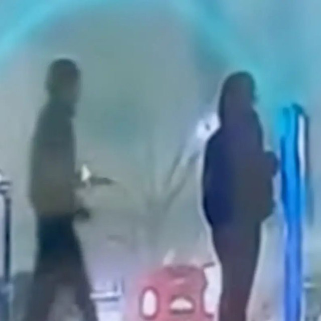 Τρόμος στη Νέα Υόρκη για τον μασκοφόρο με μαχαίρι - Επιτέθηκε σε γυναίκα στη μέση του δρόμου