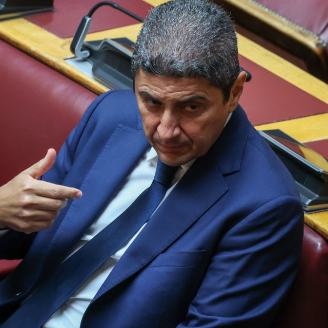 Eπίθεση ΠΑΣΟΚ κατά Αυγενακη: Συνεργάτες του φέρονται να εμπλέκονται σε κύκλωμα εμπορίας ανθρώπων