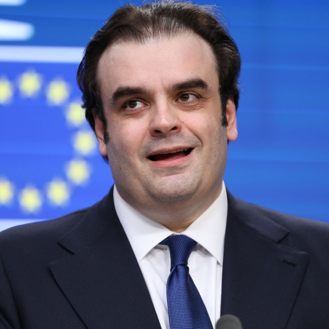 Πιερρακάκης: «Θα είμαστε εκεί να στηρίξουμε κάθε οικογένεια» - Τι είπε για νέα μέτρα