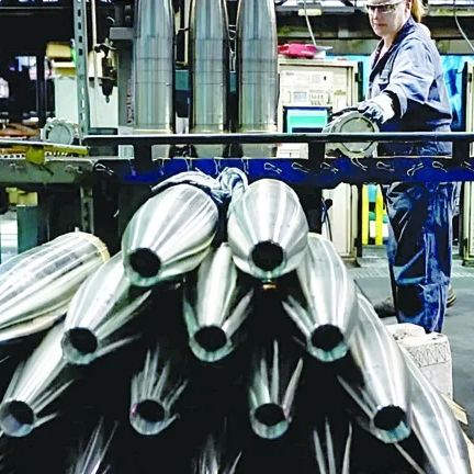 Ινδικό ενδιαφέρον για την ΕΒΟ Αιγίου - Επενδυτές επισκέφθηκαν το εργοστάσιο των ΕΑΣ