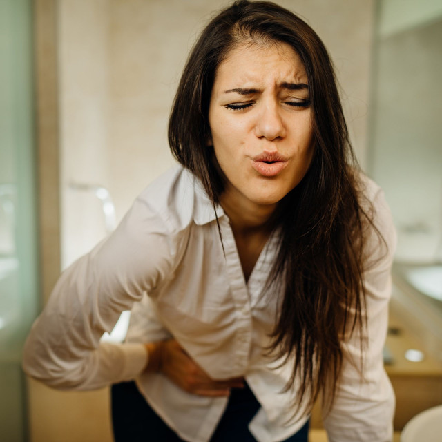 Η επιστήμη επιβεβαιώνει επιτέλους τα πιο μυστηριώδη συμπτώματα της ενδομητρίωσης