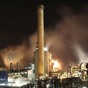 «Πνίγεται» στα Στενά του Ορμούζ η παγκόσμια οικονομία: Στο «κόκκινο» οι τιμές ενέργειας