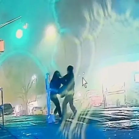 Ανατρεπτική εξέλιξη: Έφηβος ο μασκοφόρος με μαχαίρι της Νέας Υόρκης - Τον παρέδωσε η οικογένειά του