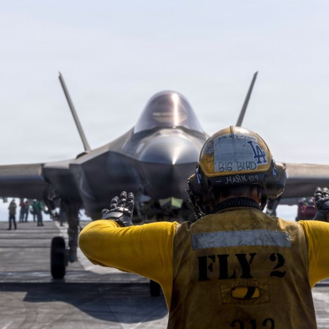 Περσικός: Έκτακτη προσγείωση για F-35 - Χτυπήθηκε από ιρανικό πύραυλο