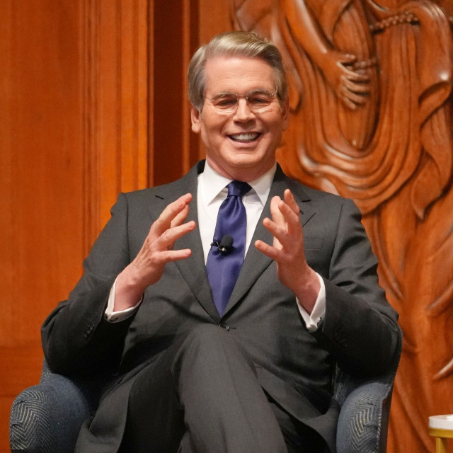 Ιράν: «Θα δούμε αν το νησί Χαργκ γίνει αμερικανική περιουσία» λέει ο υπουργός Οικονομικών των ΗΠΑ