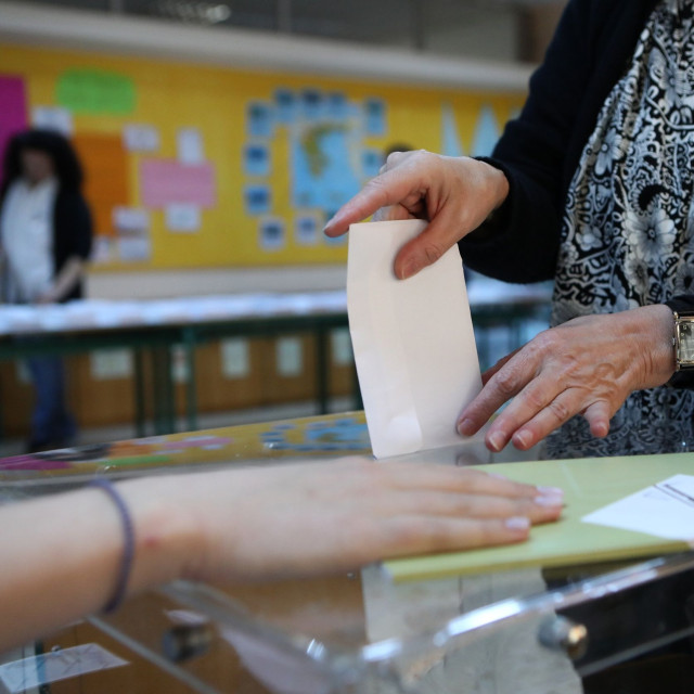 Δημοσκόπηση Metron Analysis: Το πολιτικό τοπίο με φόντο τον πόλεμο στο Ιράν - Κέρδη για ΝΔ και ΠΑΣΟΚ