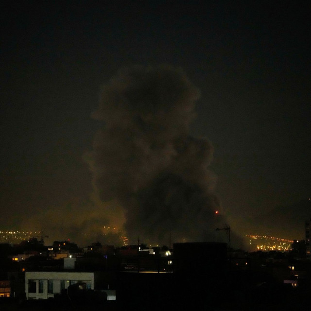 Liveblog: Σφοδρά πλήγματα στην Τεχεράνη – Το Ιράν εκτοξεύει πυραύλους στις χώρες του Κόλπου