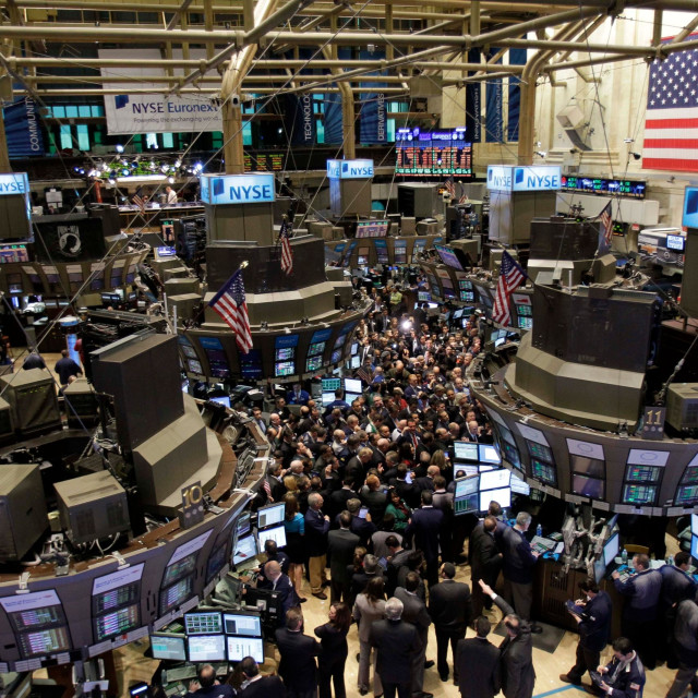 Περιορισμένες απώλειες στην Wall Street με το βλέμμα στραμμένο στις τιμές ενέργειας