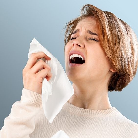 Σταματάει η καρδιά σας όταν φτερνίζεστε; Γιατροί εξηγούν τι συμβαίνει