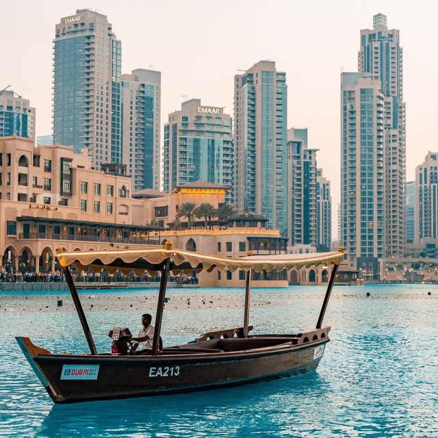 Το Ντουμπάι σε πλήρη κατάρρευση: Αποθέματα νερού για 48 ώρες - Προ των πυλών capital controls