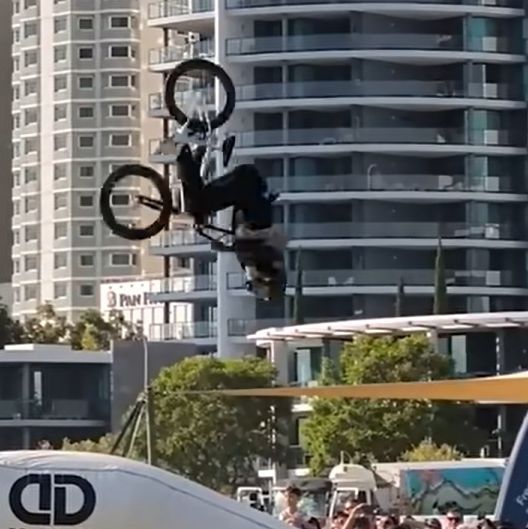 Γέλιο μέχρι δακρύων: Τα πιο αστεία ευτράπελα της τελευταίας εβδομάδας - Δείτε βίντεο