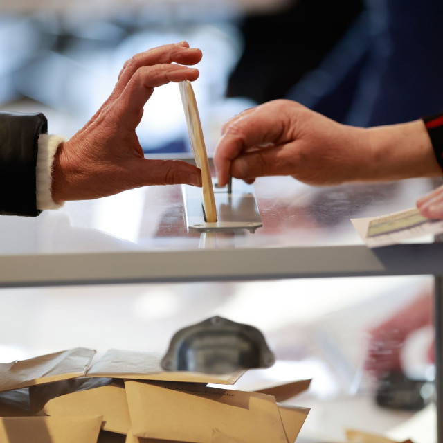 Γαλλία: Τρεις θάνατοι σε εκλογικά τμήματα κατά τον δεύτερο γύρο των δημοτικών εκλογών