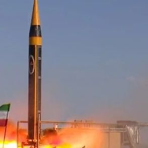 Khorramshahr: Αυτός είναι ο ιρανικός βαλλιστικός πύραυλος που έπληξε το Αράντ