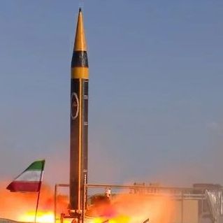 Explainer: Πώς το Ιράν διπλασίασε το βεληνεκές των βαλλιστικών πυραύλων του μέσα σε μια νύχτα