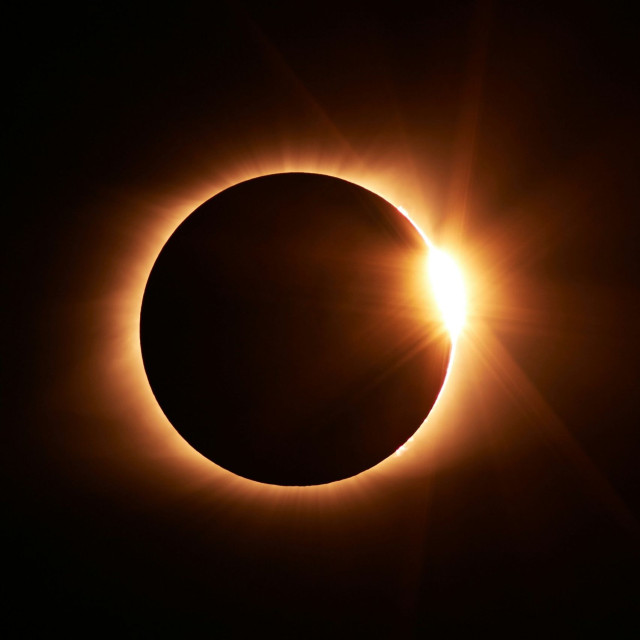 Ολική έκλειψη ηλίου: Η ημέρα που η Ισπανία θα «βυθιστεί» στη σκιά