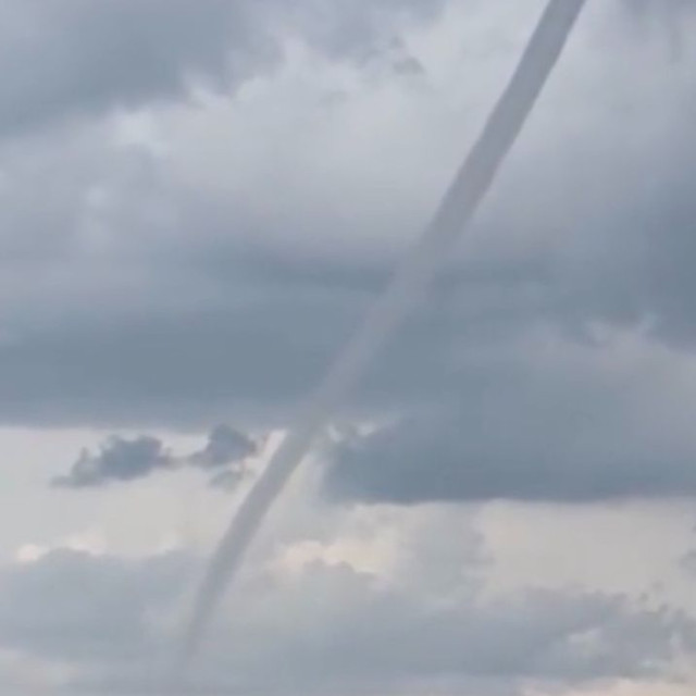 Κέρκυρα: Υδροστρόβιλος σε Ερεικούσα, Μαθράκι και Οθωνούς - Βίντεο με το εντυπωσιακό φαινόμενο