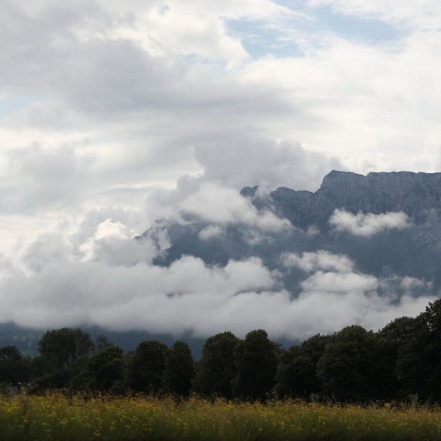 Συνεχίζεται ο άστατος καιρός με καταιγίδες και χιόνια στα ορεινά – Η πρόγνωση για την 25η Μαρτίου