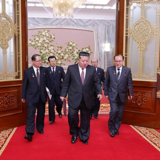 Βόρεια Κορέα: Ανανεώθηκε η θητεία του Κιμ Γιονγκ Ουν στο ανώτατο αξίωμα της χώρας