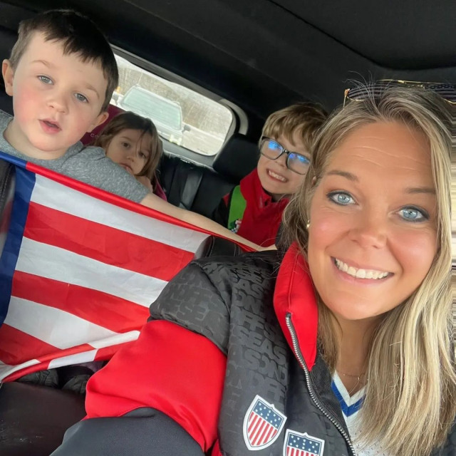 Σπαρακτικές φωτογραφίες από την τελευταία έξοδο: Ρεπόρτερ κάηκε μαζί με τα 3 παιδιά της