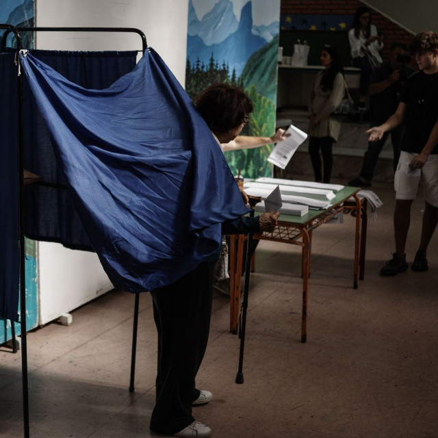 Δημοσκοπήσεις: Πάνω από 30% η ΝΔ στην εκτίμηση ψήφου – Προβληματισμός για τον πόλεμο