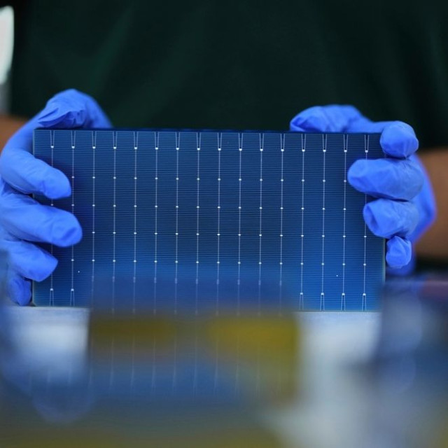 Βρετανία: Η απάντηση στα ακριβά τιμολόγια ρεύματος - Ηλιακά πάνελ €460 συνδέονται στην μπρίζα