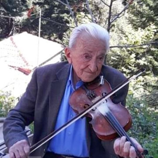Ευρυτανία: «Σίγησε» το βιολί του Γιώργου Γαβρίλη – Πέθανε 100 χρονών ο γνωστός «Μητρούκας»