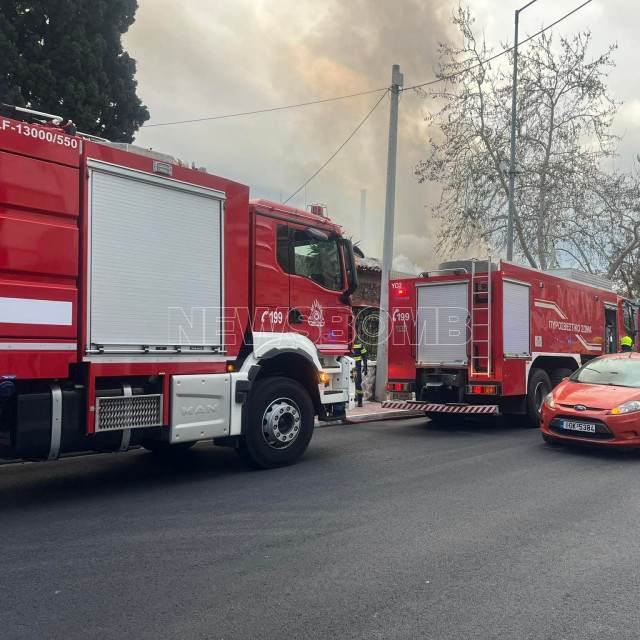 Πατήσια: Έσβησε η φωτιά σε αποθήκη εκκλησίας – Αποκαταστάθηκε η σιδηροδρομική κυκλοφορία