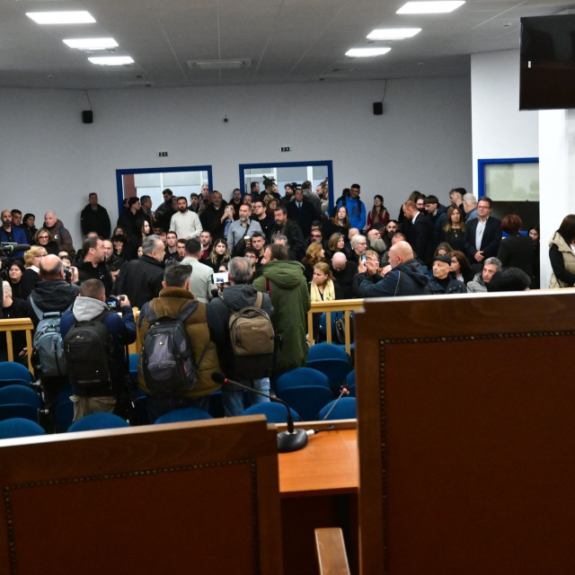 Φλωρίδης για δίκη Τεμπών: Αν κάποιος μου βρει στην Ευρώπη μεγαλύτερη αίθουσα να μου το πει