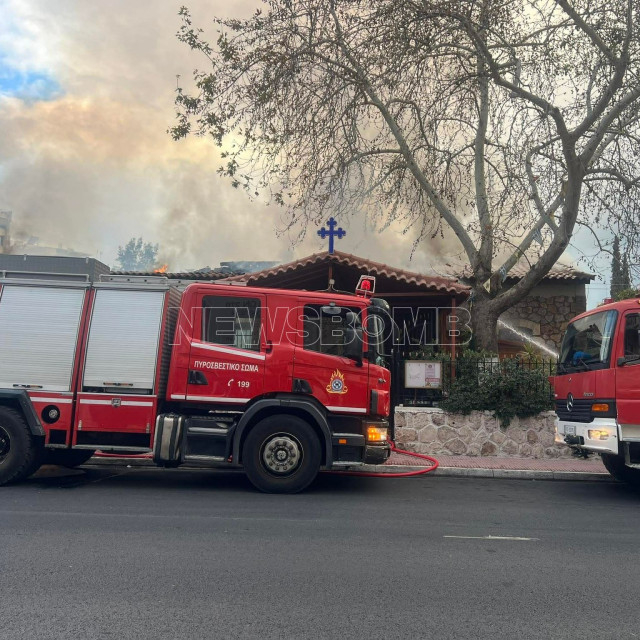 Φωτιά σε αποθηκευτικό χώρο εκκλησίας στη Λιοσίων