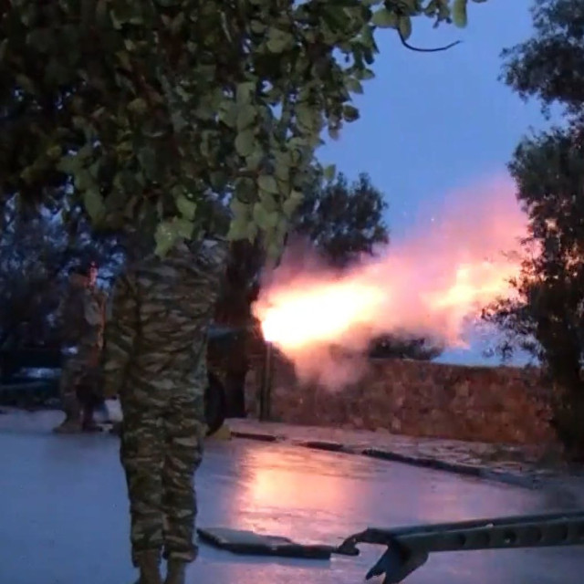 25η Μαρτίου: Η Αθήνα «ξύπνησε» με τους 21 κανονιοβολισμούς από τον Λυκαβηττό