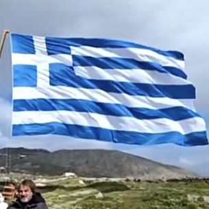 25η Μαρτίου: Στη Σαντορίνη με φόντο το Αιγαίο κυματίζει η μεγαλύτερη ελληνική σημαία