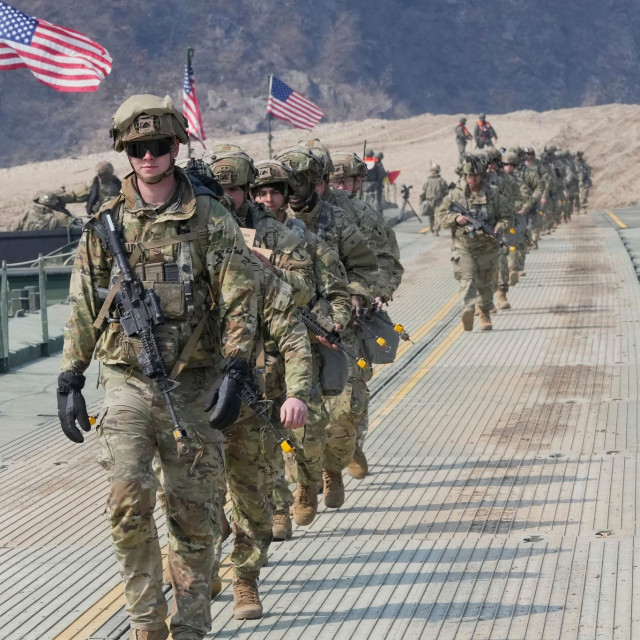 The Atlantic: Ο πόλεμος με το Ιράν αποκαλύπτει σοβαρά προβλήματα για τον αμερικανικό στρατό