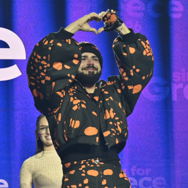 Akylas: Ανάρτησε βίντεο με ορό στο χέρι - «Σήμερα ξύπνησα κάπως καλύτερα»