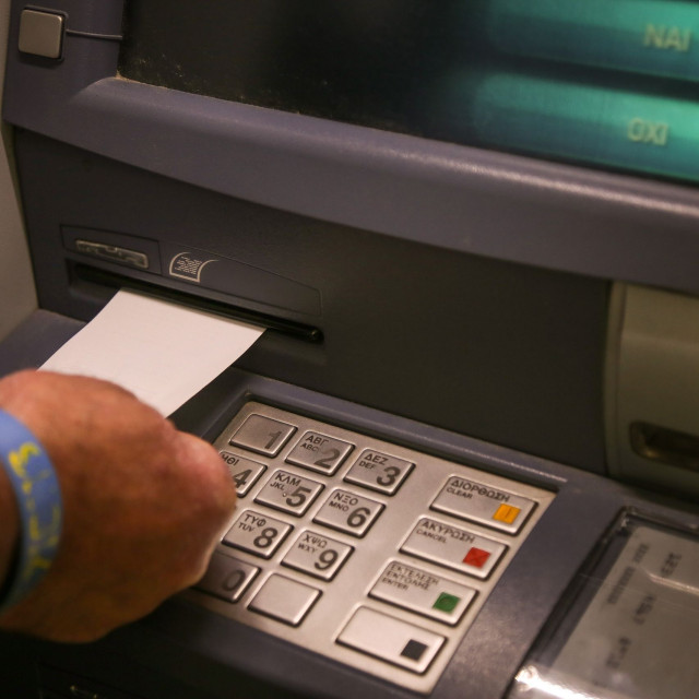 Κατώτατος μισθός στα €920: Τα 19 επιδόματα της ΔΥΠΑ που αυξάνονται