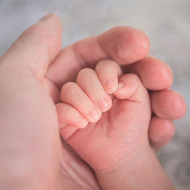 Ζάκυνθος: «Βρώμικος πόλεμος από προβληματικά άτομα» - Η απάντηση της παιδιάτρου στην ομαδική αγωγή