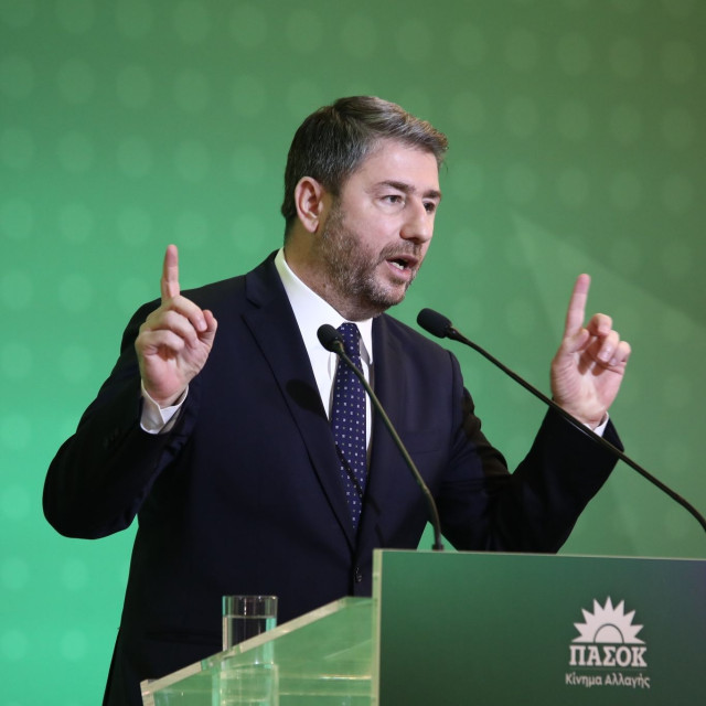 Ανδρουλάκης κατά Δούκα και Τσίπρα: Όχι σε πολιτικά προξενιά και σε κόμματα Μπαρτσελόνα