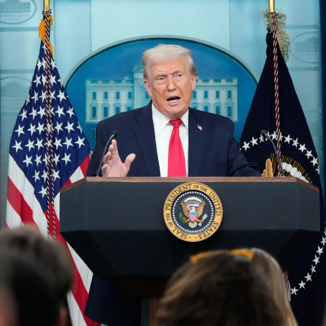 BBC: Γιατί ο Τραμπ έδωσε νέα παράταση 10 ημερών στο τελεσίγραφο προς το Ιράν; 