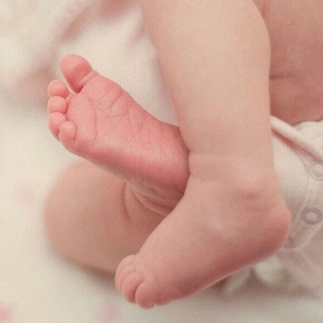 Πάτρα: Το 10 μηνών βρέφος φέρει σημάδια από καψίματα, δαγκώματα - Το έσωσε η καταγγελία των γιατρών