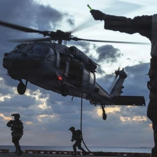 Σε νέα φάση ο πόλεμος στο Ιράν: Πώς ο Τραμπ μπορεί να εντάξει στις επιχειρήσεις τους πεζοναύτες