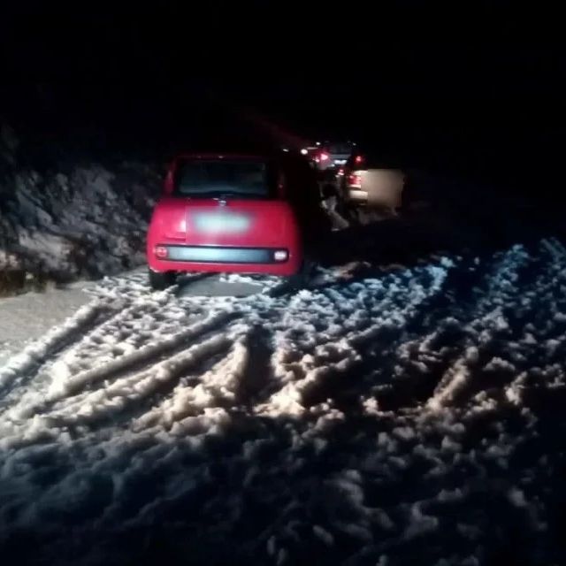 Ιωάννινα: «Άσπρισε» το Πάπιγκο από το χαλάζι- Αυτοκίνητο έπεσε σε γκρεμό