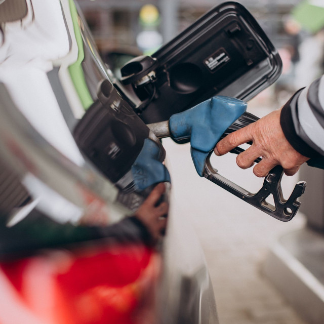 Fuel Pass 2026: Πόσα χρήματα θα πάρετε - Πότε ανοίγουν οι αιτήσεις