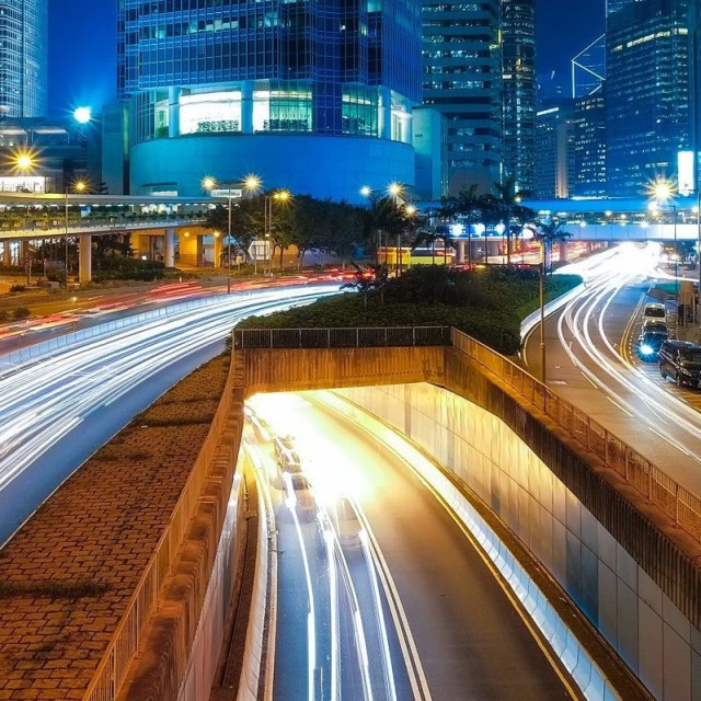 Κατέρρευσαν οι πωλήσεις συμβατικών αυτοκινήτων στην Ευρώπη