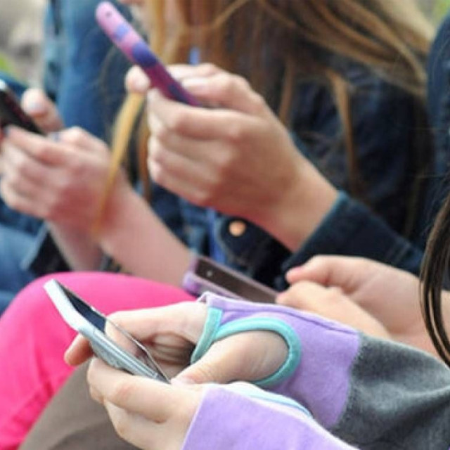 Πλήρης απαγόρευση πρόσβασης στα social media για παιδιά μέχρι 15 ετών: Όλο το σχέδιο - Πώς θα εφαρμοστεί η απόφαση από 1/1/2027