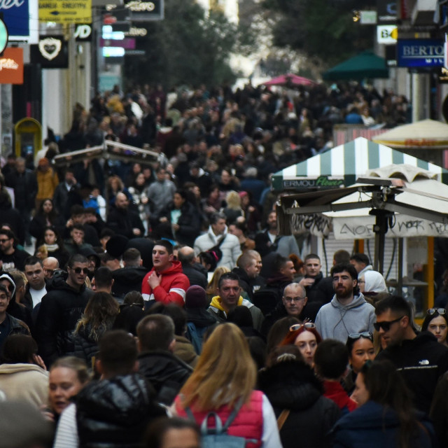 Ακρίβεια χωρίς «φρένο» ενόψει Πάσχα – Εκτοξεύονται καύσιμα, τρόφιμα και αεροπορικά εισιτήρια