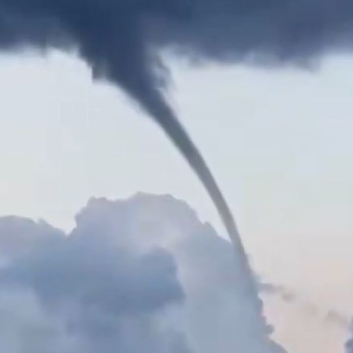 Σάμος: Εντυπωσιακός υδροστρόβιλος στο Καρλόβασι – Δείτε βίντεο