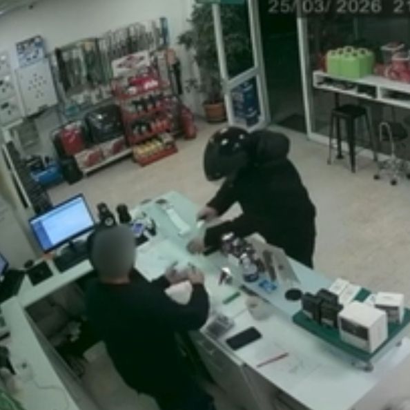 Αγρίνιο: Παραδόθηκε συνοδεία ιερέα μετά την εξομολόγησή του ο ληστής του βενζινάδικου